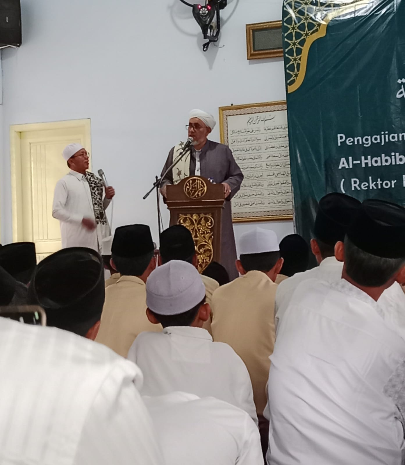 Pengajian Ilmiah Bersama Al-Habib Prof. Dr. Alwi Bin Hamid Bin Syihabuddin (Rektor Darul Hadits Yaman)